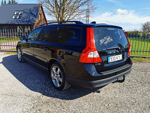 Volvo V70 Momentum 2.4 D5 129kW, JÄRELMAKS! (2 foto / 15)