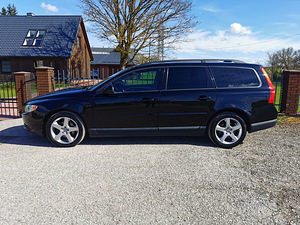 Volvo V70 Momentum 2.4 D5 129kW, JÄRELMAKS! (8 foto / 15)