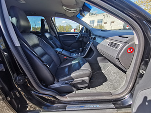 Volvo V70 Momentum 2.4 D5 129kW, JÄRELMAKS! (12 foto / 15)