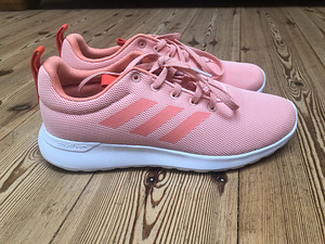Кроссовки Adidas (1 фото из 3)
