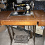 Старая швейная машина с ножкой/столом (фото #3)