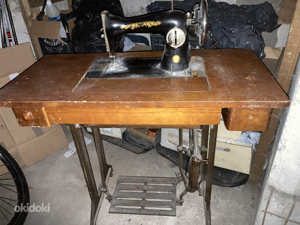 Vana jalaga õmblusmasin/ lauaga (foto #3)