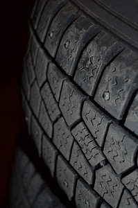 175/70 r14 4 ratast naastrehvidega KUMHO wv golf 1995 (2 foto / 4)