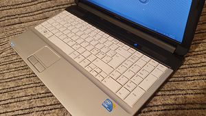 Fujitsu Lifebook A530 (2 foto / 4)