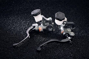 Radiaalne peasilinder 22mm lenksule radial master cylinder (1 foto / 2)
