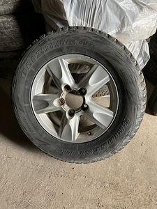 Müün Toyota Land Cruiser 200 kummiga kettad (3 foto / 4)