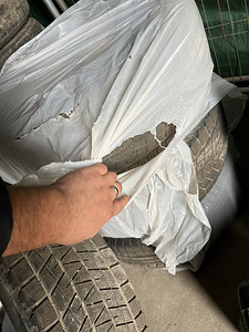 Müün Toyota Land Cruiser 200 kummiga kettad (4 foto / 4)