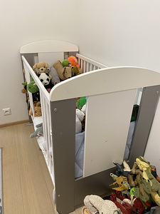 Кроватка детская (2 фото из 3)