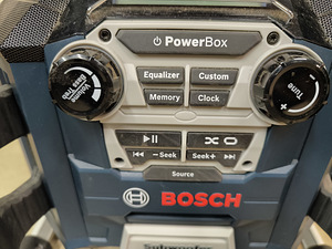 Bosch 18v akuraadio + aku (1 foto / 2)