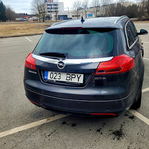 Opel insignia 2.0tdi sport tourer sw 4x4 (5 foto / 12)