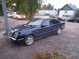 Merc E220 2.2TDCI . ÜV 07.23 (1 фото из 7)