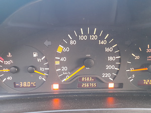 Merc E220 2.2TDCI . ÜV 07.23 (5 фото из 7)