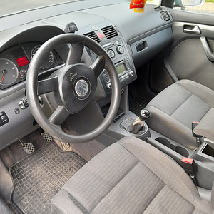 VW TOURAN 1,9 TDI. UV.12.24 (3 foto / 6)