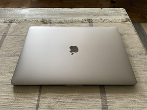 APPLE MACBOOK PRO 15" (2019) #7 (1 foto / 5)