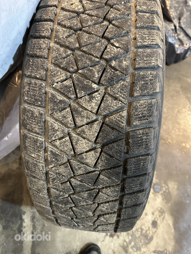 Продам резину Bridgestone Blizzak DM-V2 265/60R18