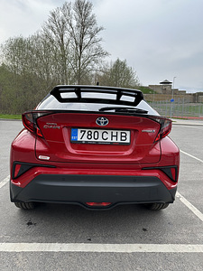 Toyota CHR (2 foto / 4)