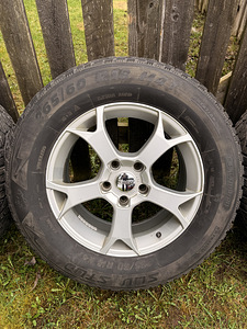 Jeep grand cherokee 5x127 valuveljed koos talverehvidega (6 foto / 10)