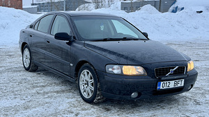 Volvo S60 (1 фото из 8)