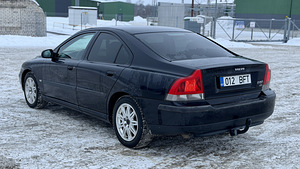 Volvo S60 (3 фото из 8)