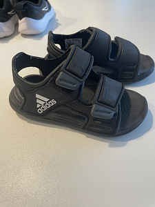 Adidas sandaalid s.24