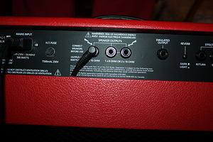 Гитарный усилитель Blackstar HT40 (6 фото из 6)