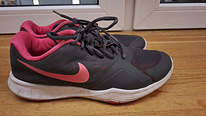 Женские кроссовки Nike 38