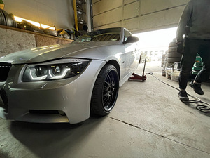 BMW E90 330XI (5 foto / 7)
