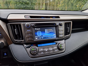 Toyota RAV4 2014 (14 foto / 15)