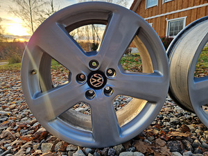 Audi Ronal 18" veljed (2 foto / 8)