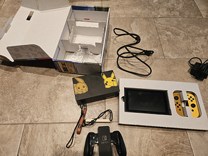 Nintendo Switch Pokemon Lets Go Pikachu Edition (2 foto / 2)