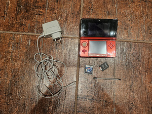 Nintendo 3DS RED (1 фото из 2)