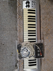 Klaver M-Audio KeyRig 49 + Controller (1 foto / 2)