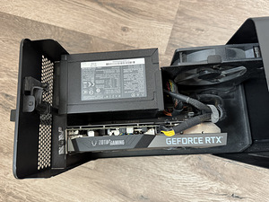Razer Core X eGPU + RTX 3060 (4 foto / 4)