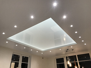Натяжные потолки и LED освещение (1 фото из 7)