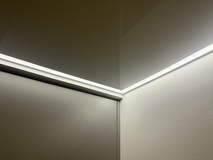 Натяжные потолки и LED освещение (2 фото из 10)