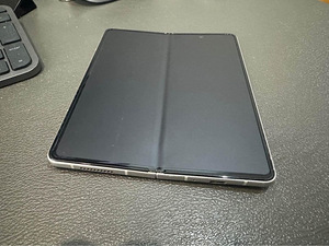 Samsung Fold3 256gb (5 foto / 6)