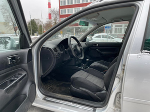 Volkswagen Golf 1.6 (8 foto / 10)