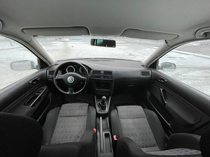 Volkswagen Golf 1.6 (9 foto / 10)
