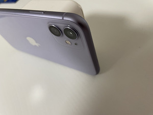 iPhone 11 64 ГБ (3 фото из 3)