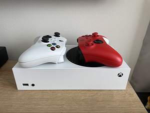 Xbox Series S (1 фото из 1)
