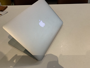 Apple Macbook Air 13 дюймов (3 фото из 3)