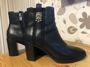 Tommy Hilfiger suurus 41 (2 foto / 3)