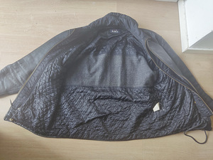 Кожаная куртка р.48 (2 фото из 4)