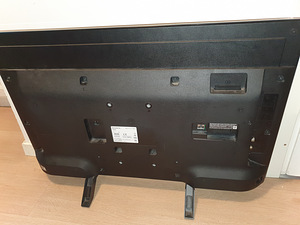 Телевизор sony (2 фото из 3)