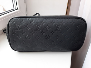 Louis Vuitton Neverfull MM Black (8 foto / 10)