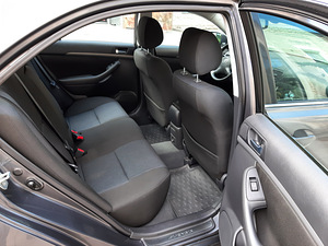 Toyota Avensis (3 foto / 4)