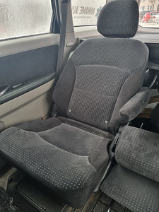 MITSUBISHI Crandis (4 foto / 9)