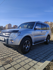 Mitsubishi Pajero 4 (5 foto / 15)