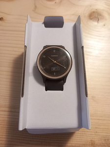 Гибрид Garmin vivomove sport (3 фото из 4)