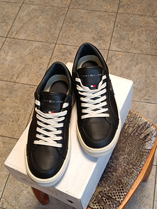 Tommy Hilfiger jalanõud 41 (2 foto / 4)